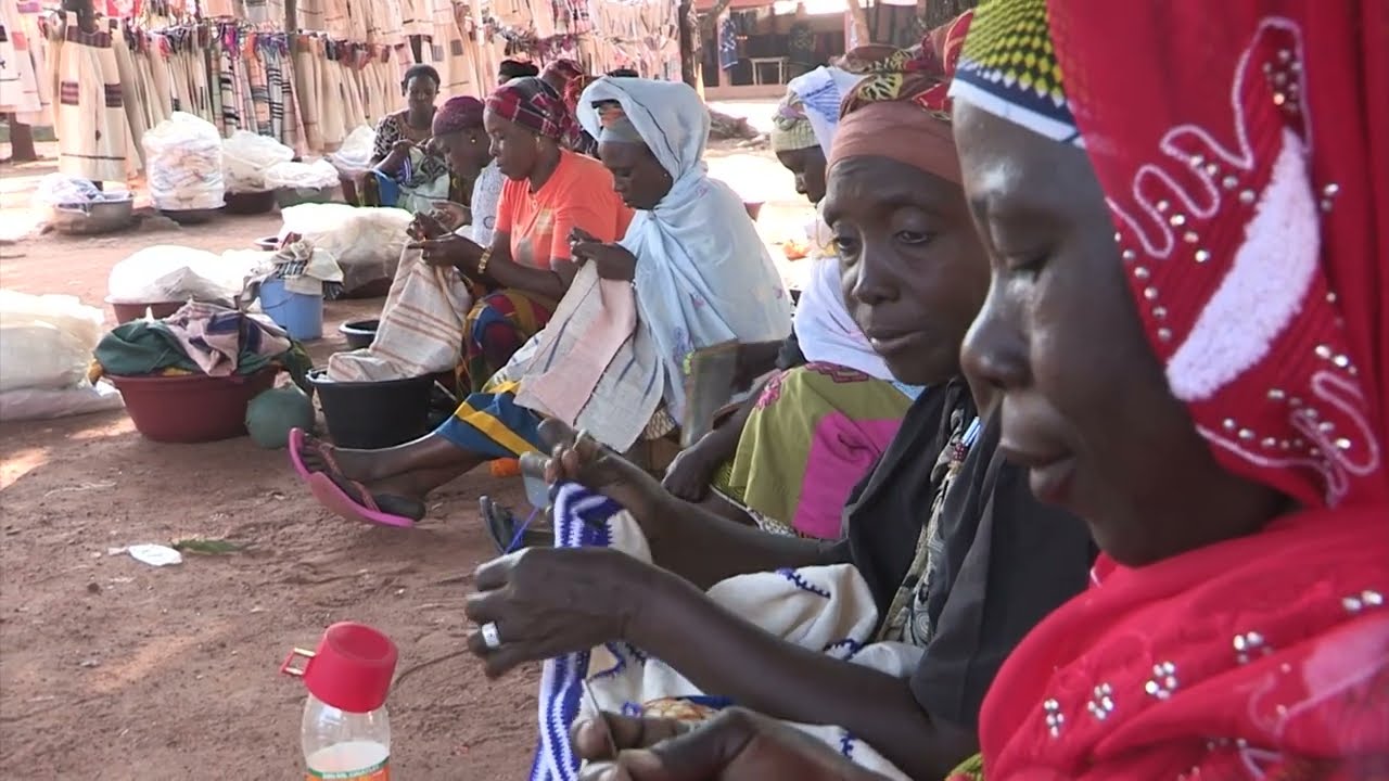 Direction le village de Waraniéné, au nord de la Côte d'Ivoire, réputé pour ses tisserands