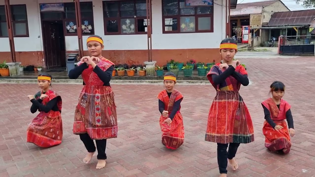 Tari Tor-tor Kreasi _ Sursar. UPT SDN 005 Bonani Onann