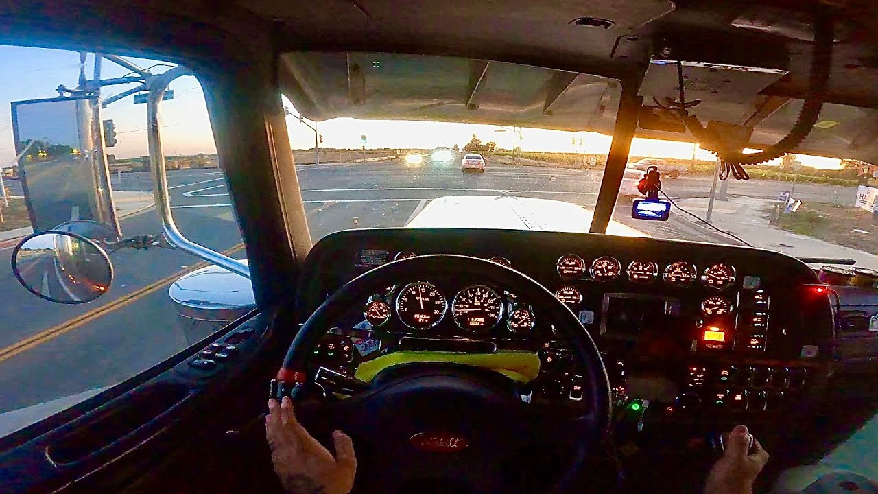 Вид от первого лица: за рулём Peterbilt 389 моего босса