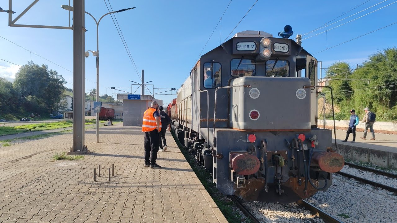 Croisement des trains | تقاطع قطارات قرصو الجزائر | SNTF