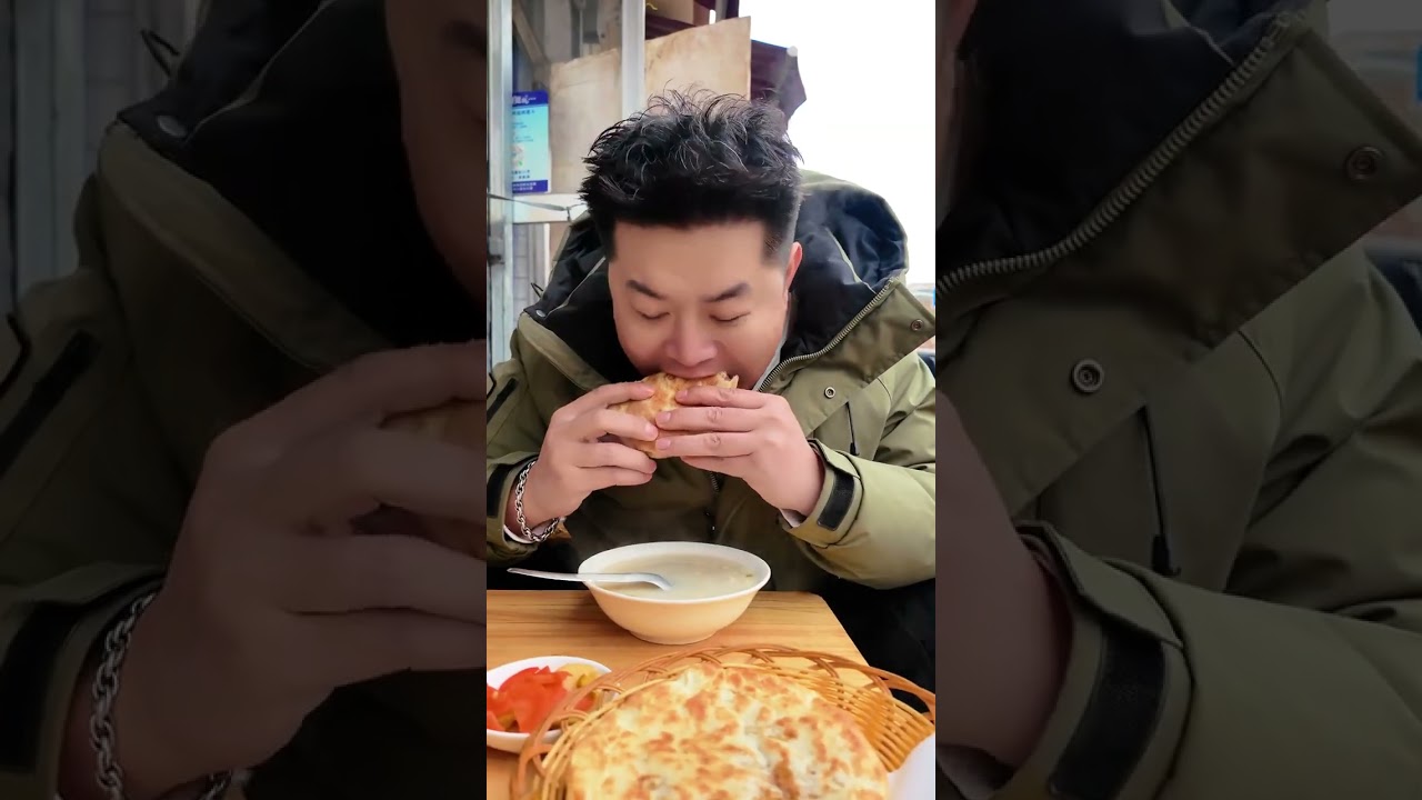 张店南西四路博山火烧，刚出炉趁热吃很哇塞！ #淄博美食 #同城美食 #博山肉火烧 #特色早餐 #家乡特色小吃