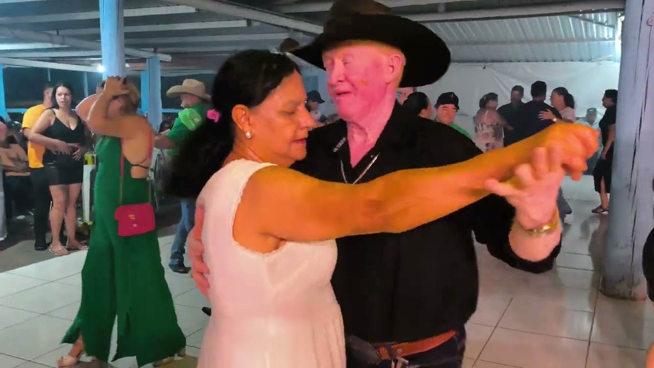 Baile animado aqui em Mamborê Paraná 19/01/2026