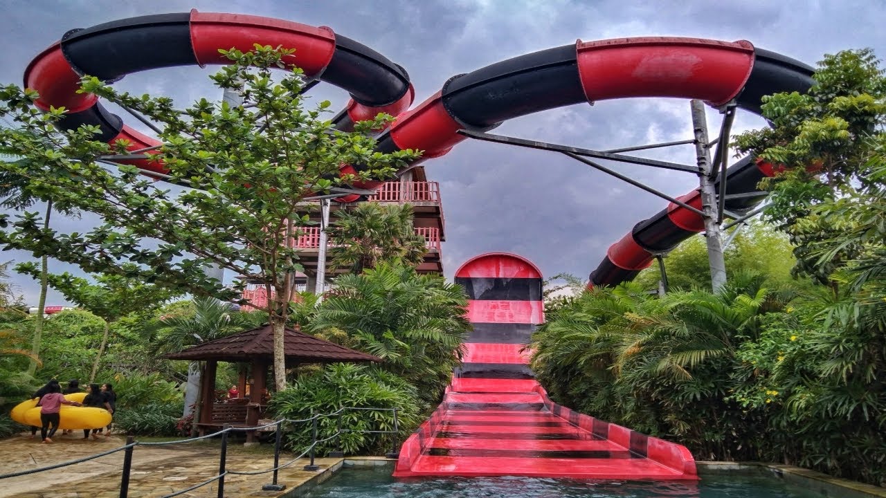 Perosotan Boomerang yang Mengerikan di Jogja Bay The Terrible Boomerang Slide in the Jogja Bay
