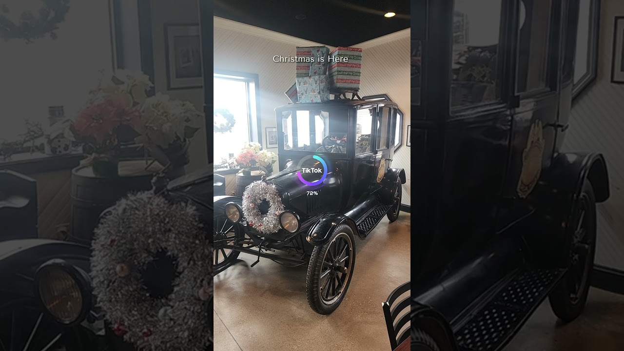 Christmas classic car decoration ideas#christmascar #holidaydecor #vintagevibes