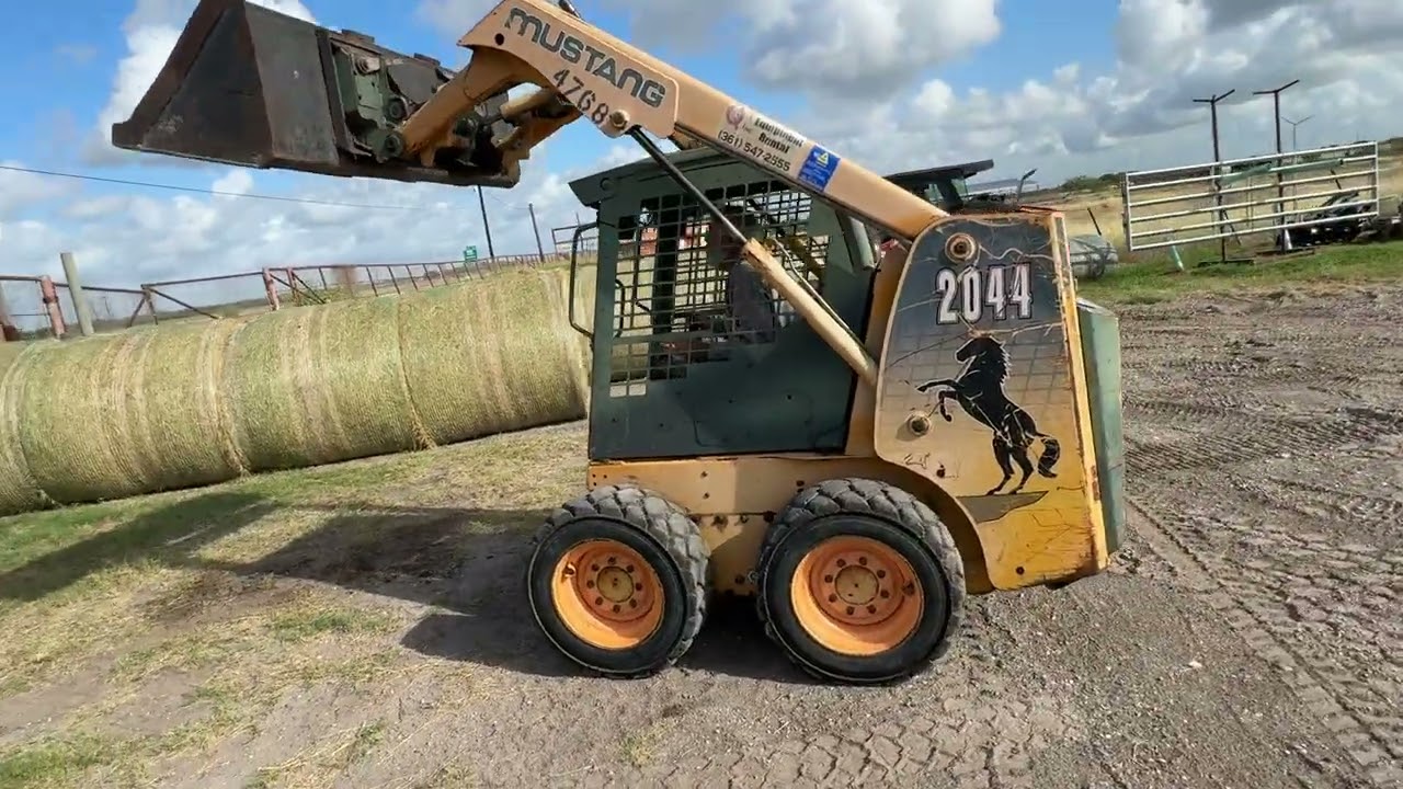 Mustang 2044 Yard Forks
