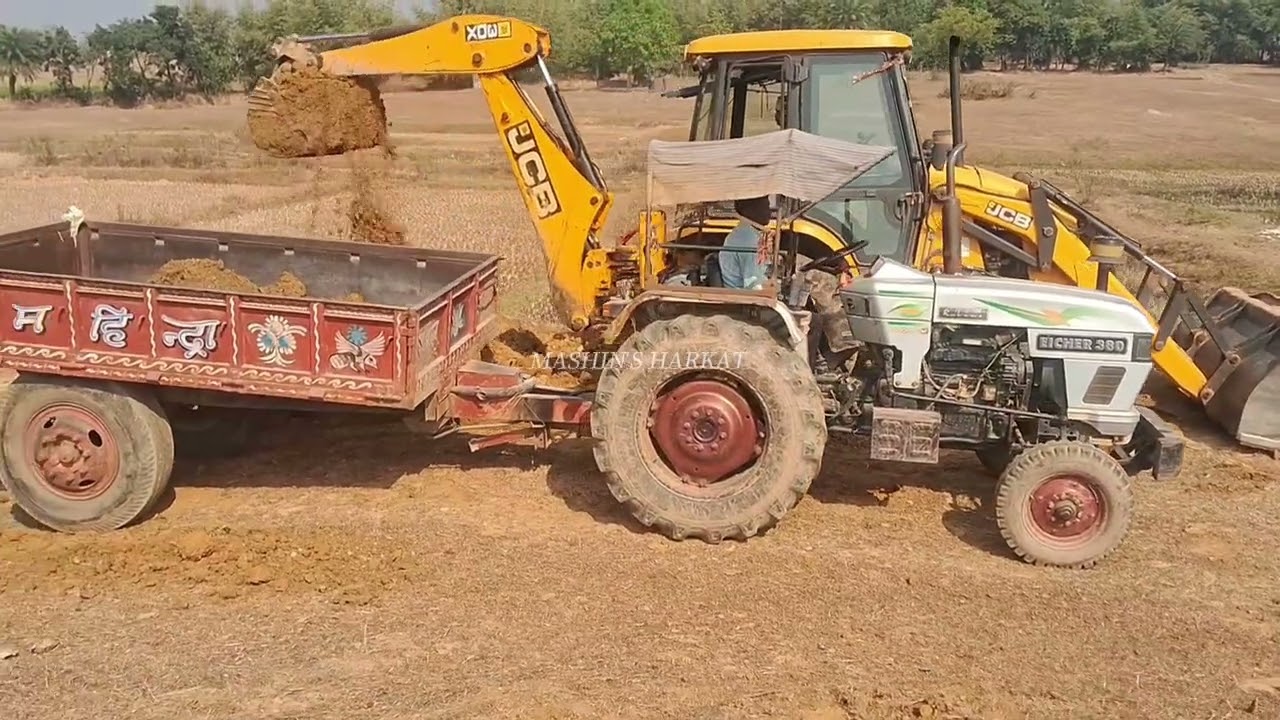 JCB 3DX Mud Transferring Works With Four Tractors 
