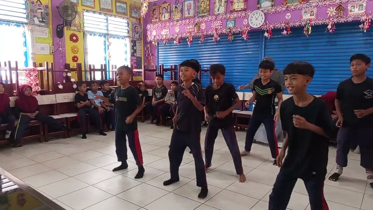 Senam gembira di iringi musik viral, grub 1 kokurikuler semester 2 kelas 5 SD 56 Pangkalpinang