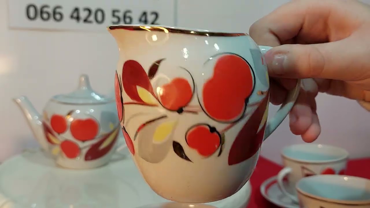 ЧЕТЫРЕ ЧАЙНЫХ СЕРВИЗА.НЕМЕЦКИЙ ХРУСТАЛЬ .СТРИЙ МАРГАНЦОВОЕ СТЕКЛО.