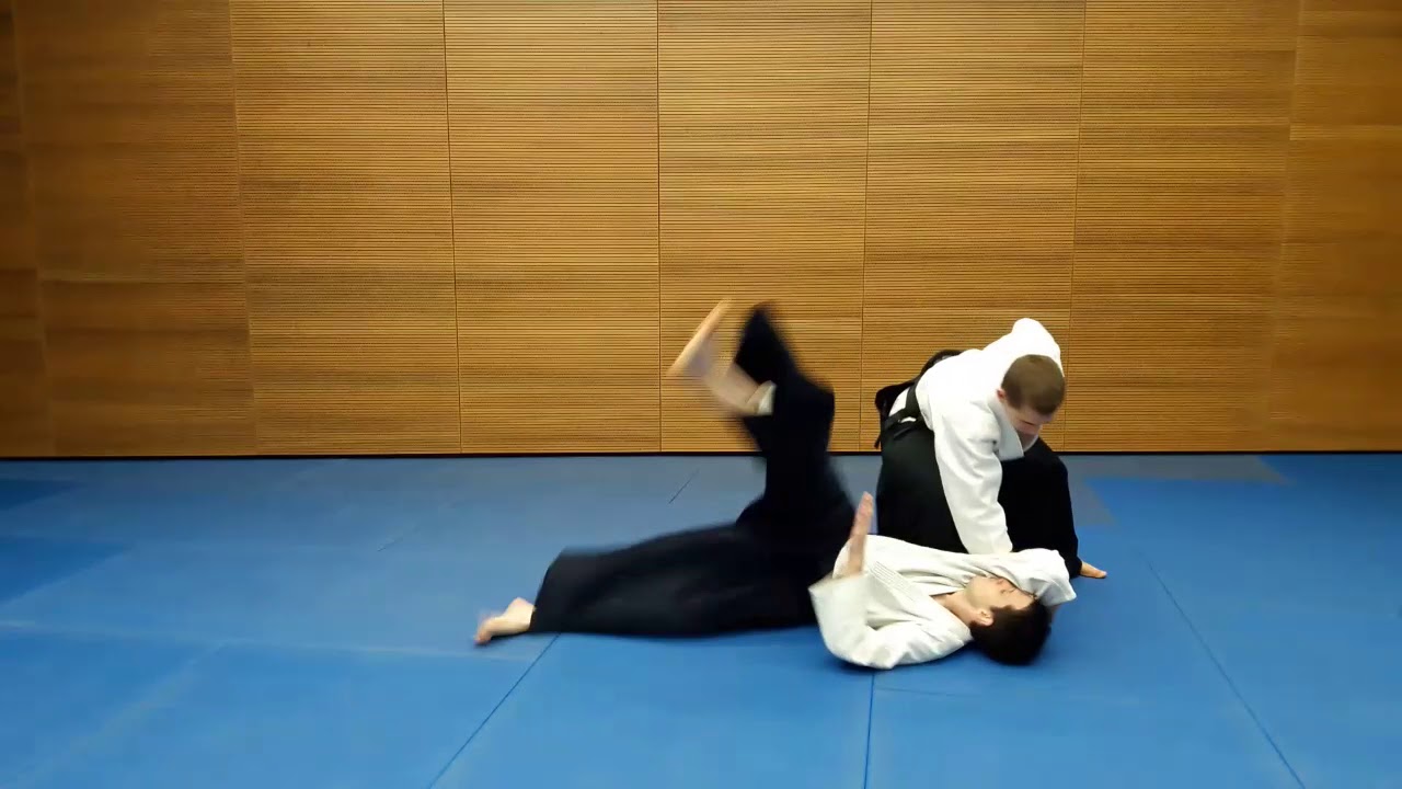 Tanto dori, Yokomen uchi, Shihoo nage