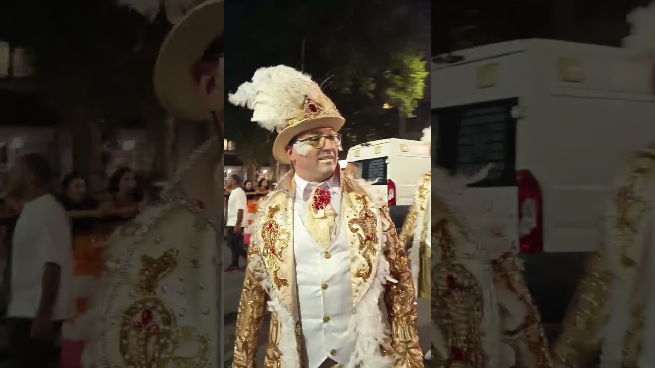 Así  finalizaban el desfile Parodistas Zingaros