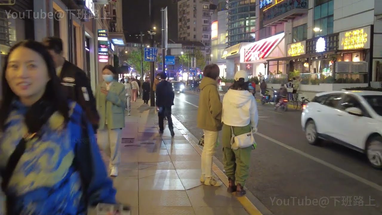 4K 上海鬧市街頭，臨近春節，還有不少人，China，Shanghai