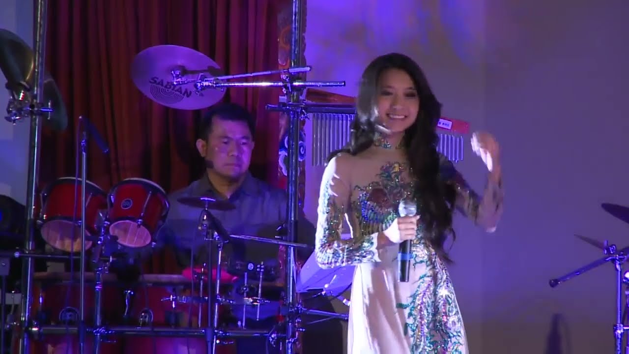 Người Ngoài Phố | Hoàng Thục Linh | Live at Quang Minh Buddhist Temple 2011