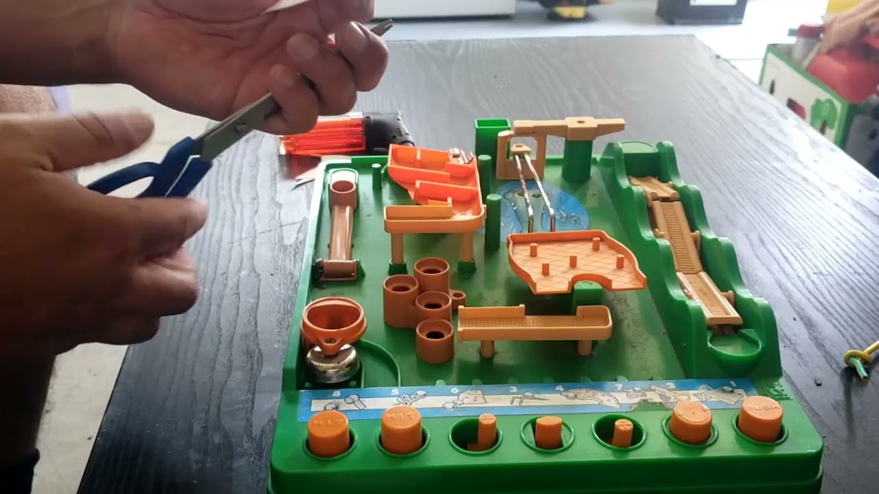 Tomy Screwball Scramble, ball-bearing game repair. With a little demonstration. New Zealand. 