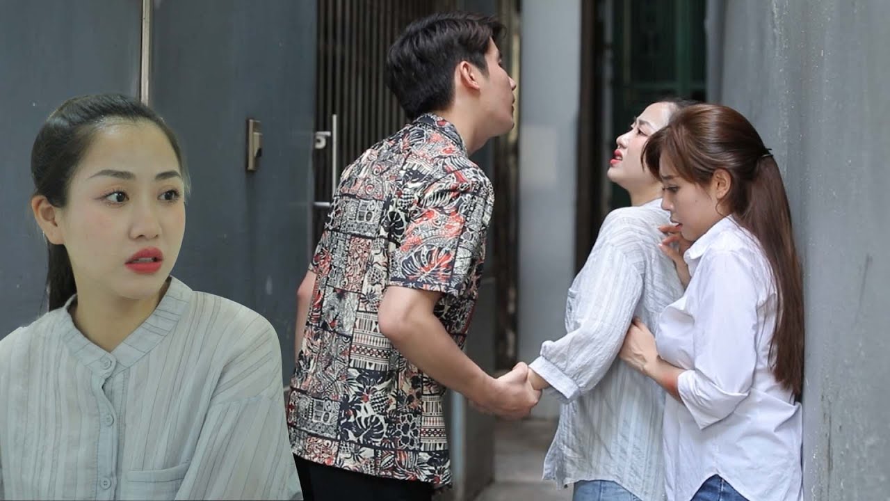 Bị Nhét Điện Thoại Vào Cốc Bỏng Ngô, Cô Gái Nghèo Nghi Ngờ Bị Ăn Cắp Và Tín Hiệu SOS Phía Sau