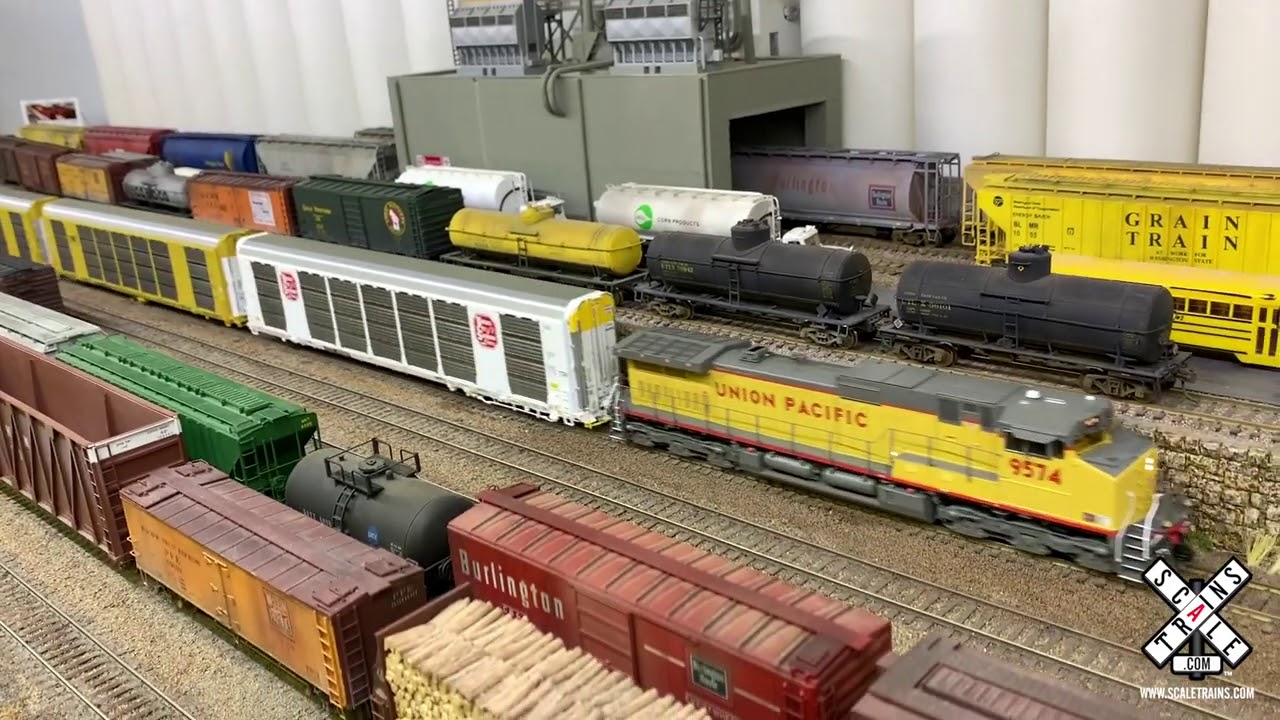 ScaleTrains HO Multi-Max Autoracks on HUGE Union Pacific Layout