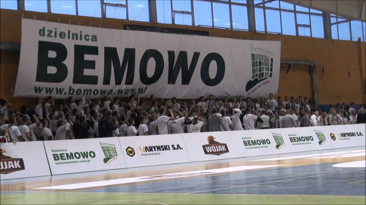 Doping kibic&oacute;w Legii na meczu koszyk&oacute;wki
