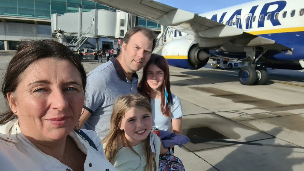 Vi MISSEDE næsten flyet til LONDON😬👜🤪🤯😳🏃‍♀️🏃💨 ✈️