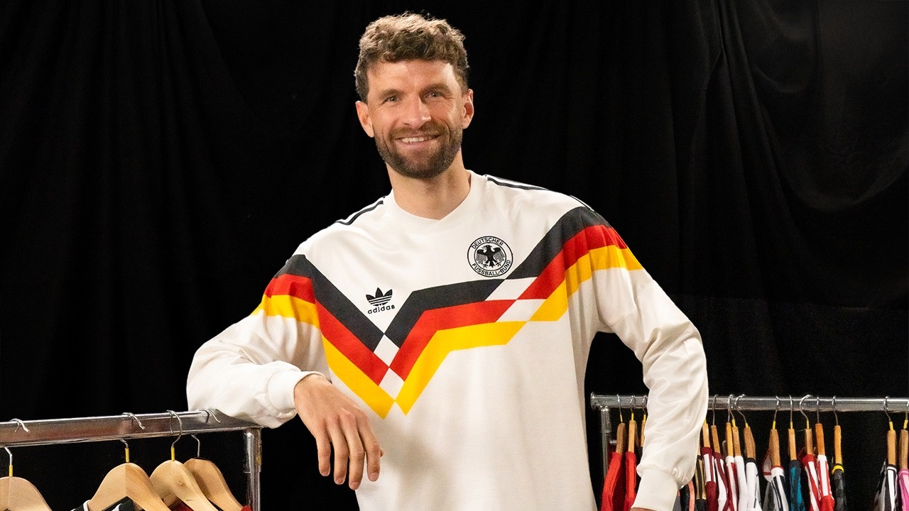 Thomas Müller Goes Through His Career In Shirts!
