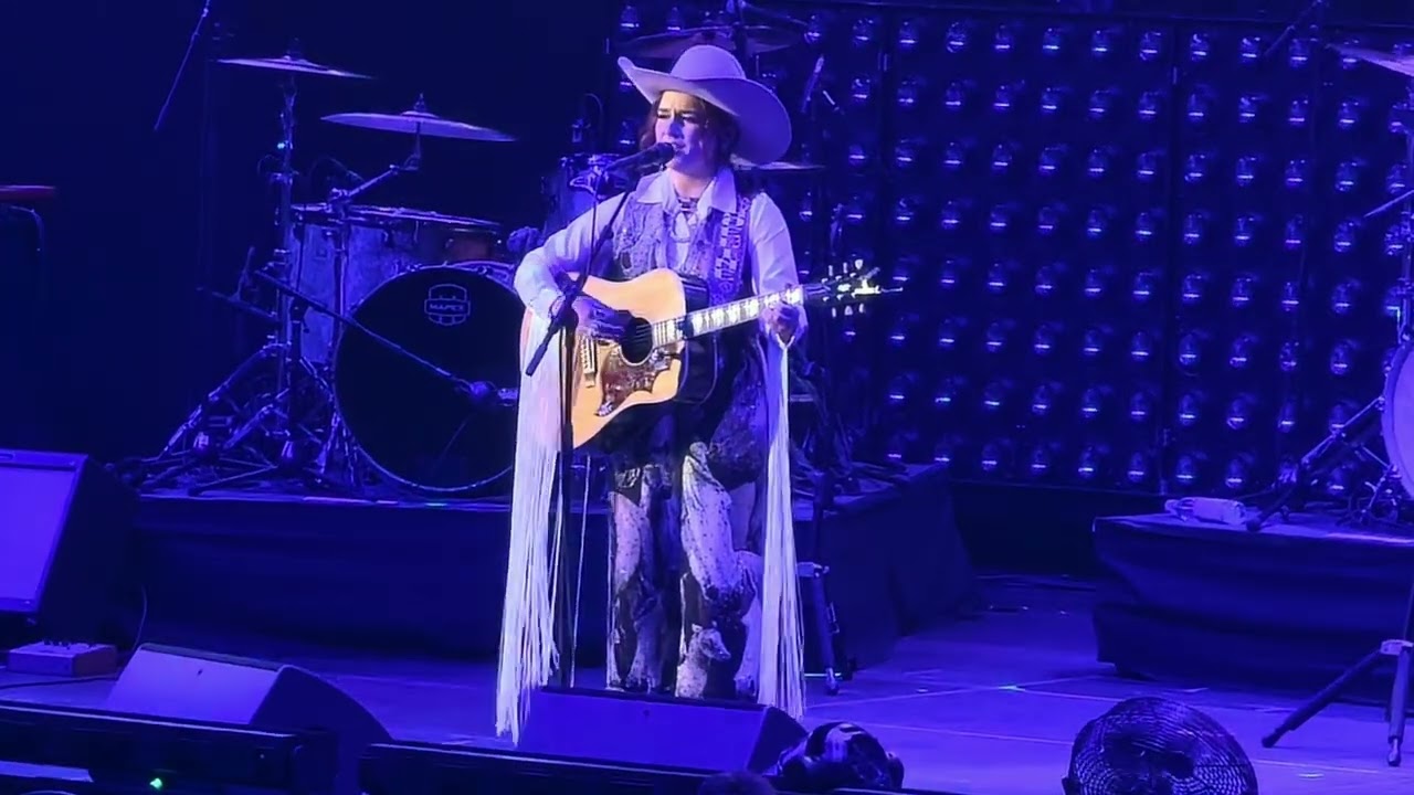 Noeline Hofmann - Lightning In July LIVE @ C2C Festival Berlin 08.03.2026 @noelinehofmann 