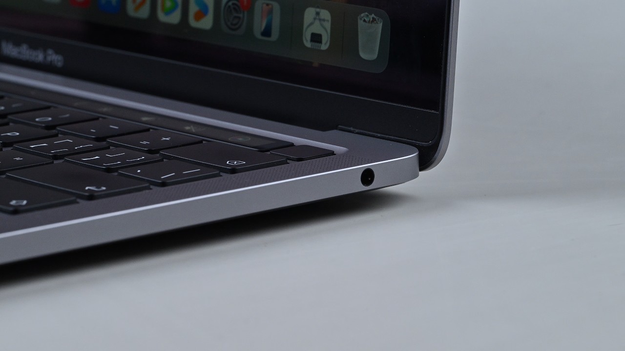[ASMR] MacBook Pro Battery Severely Swollen & Almost Split Open! What Caused This?