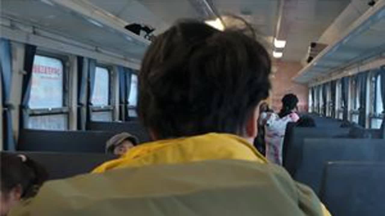 四川凉山绿皮车，最有烟火气的背包旅行，有美好也有缺憾 #5633次列车   #老成昆铁路  #普雄