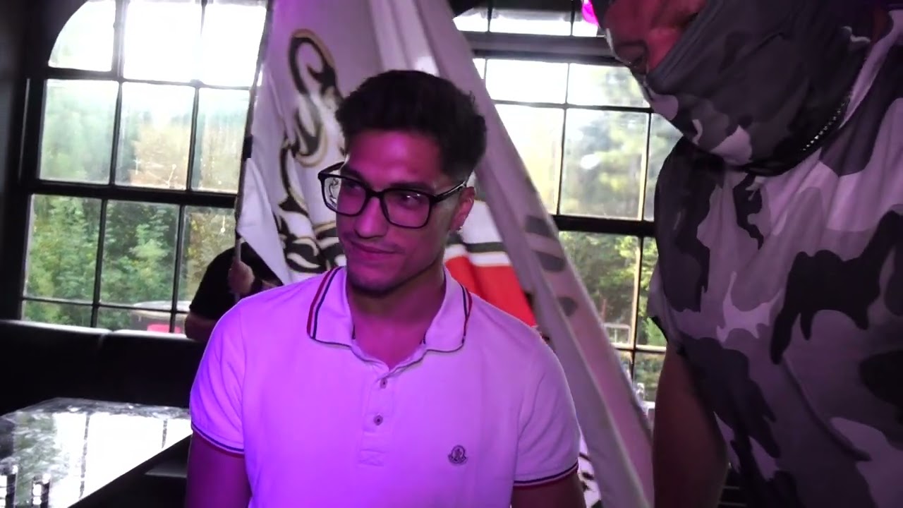 Übergabe der Meisterschale