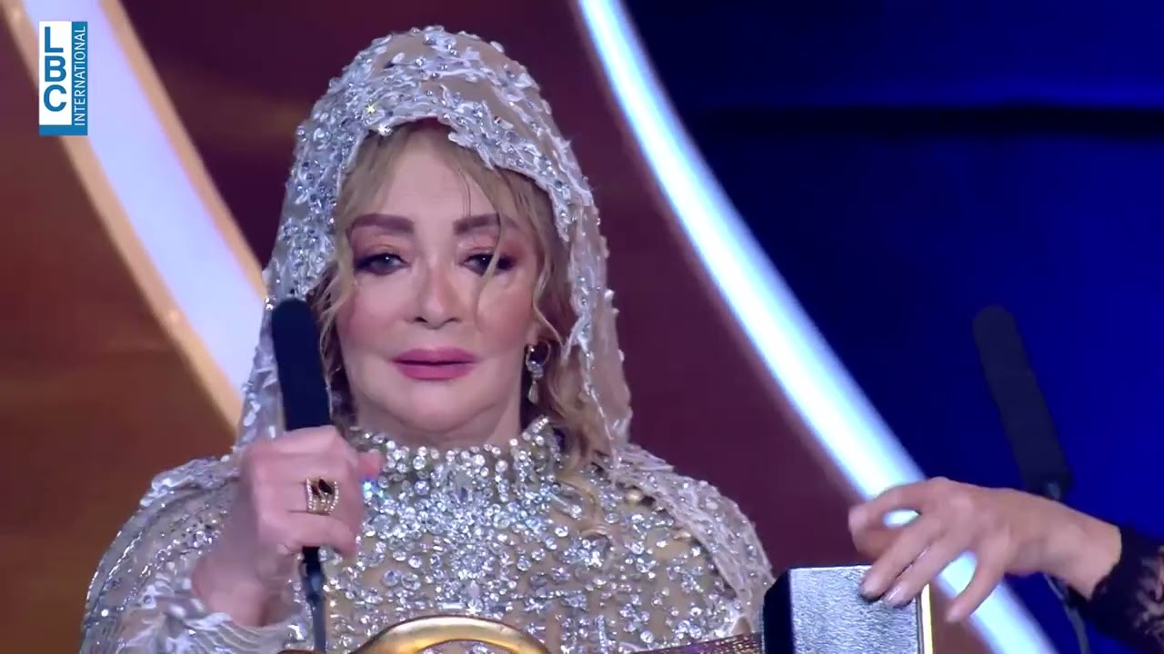 تكريم الفنانة المصرية شهيرة خلال مهرجان الزمن الجميل