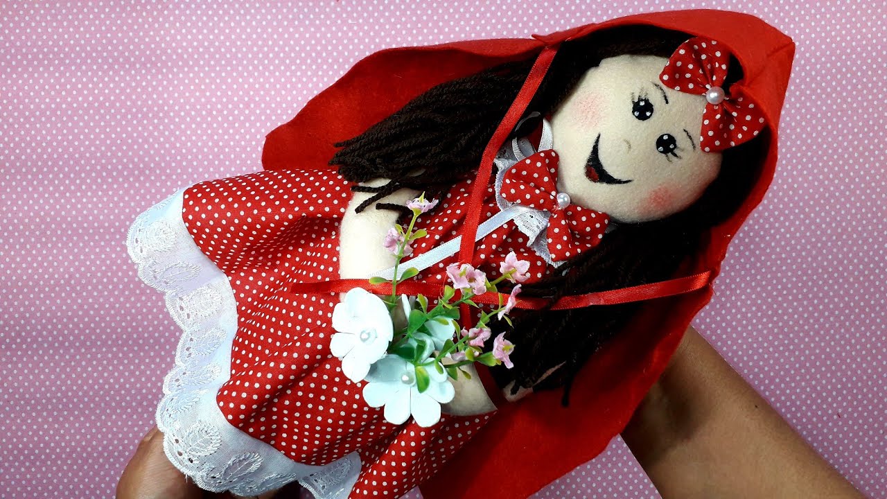 Boneca chapeuzinho vermelho - feita com garrafa pet