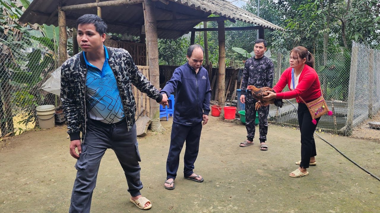 Duong and Dao brought their father to live with them. Nuong feared Duong would seize her property.