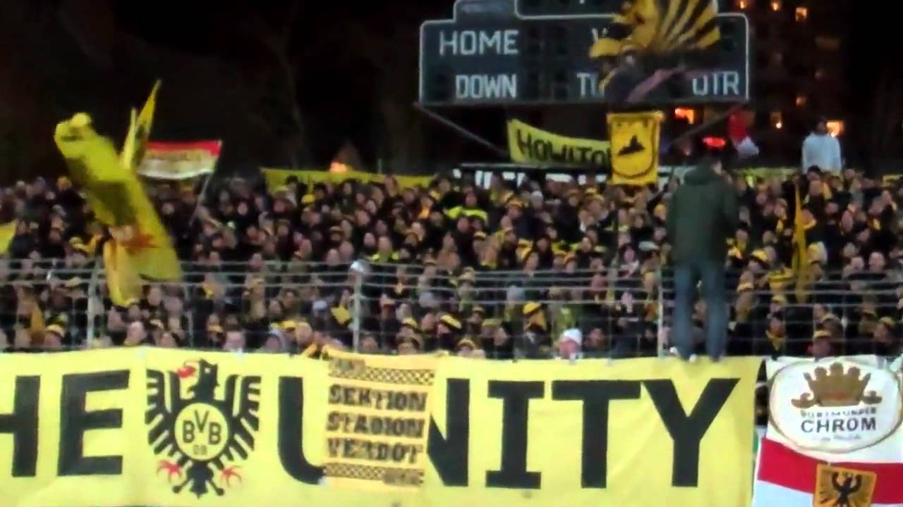Holstein Kiel - Borussia Dortmund - G&auml;steblock des BVB 1/3