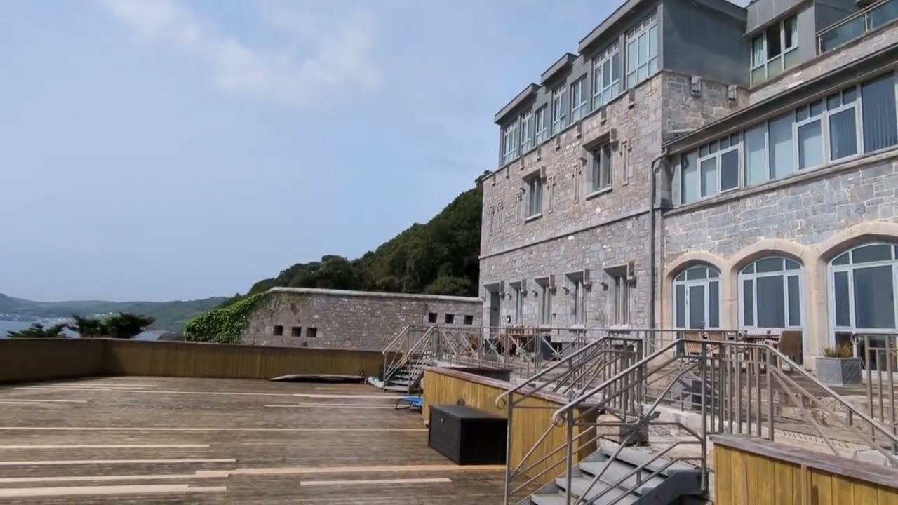 4 The Officers Mess - Panorama
