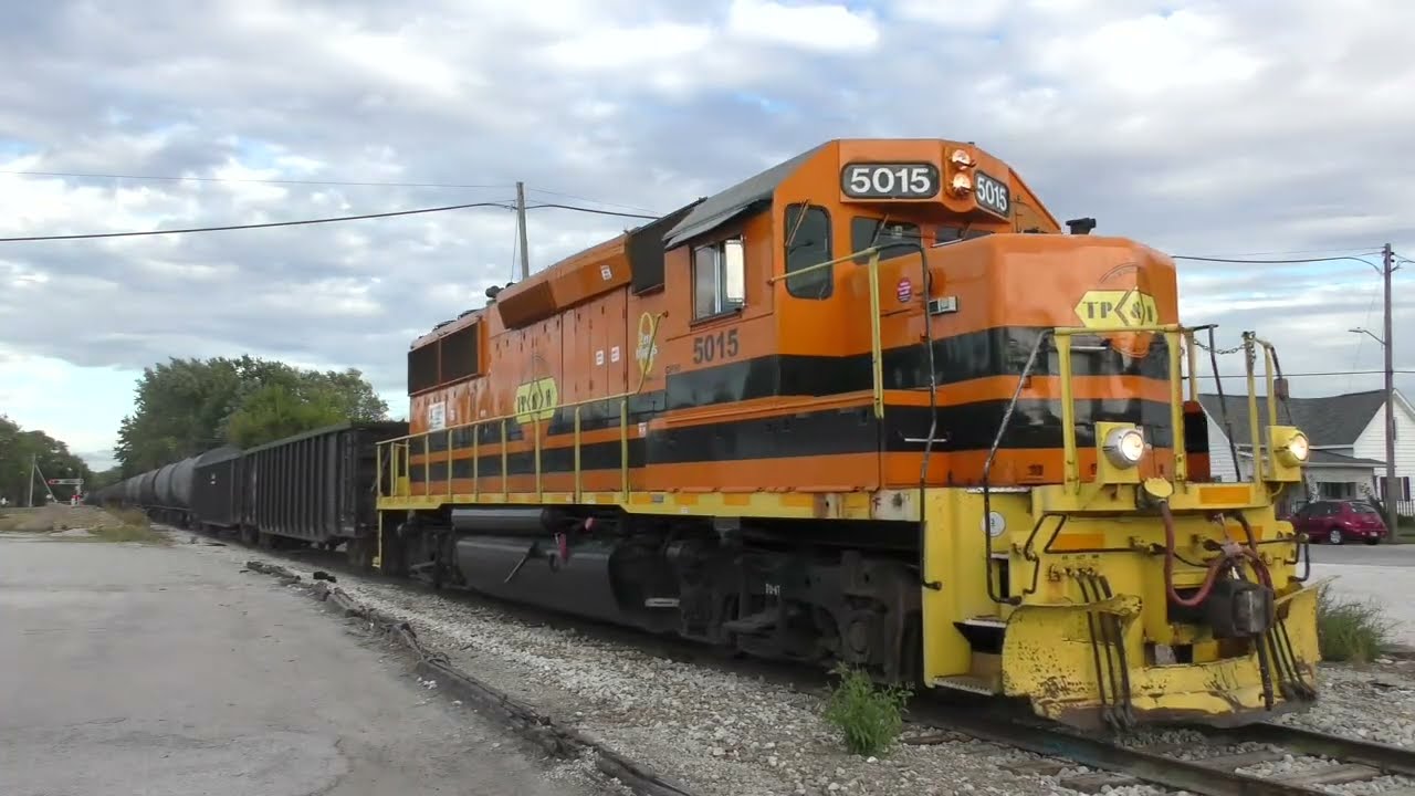 TPW 5015 leading a westbound CERA freight from Marion to Kokomo 10-6-2025