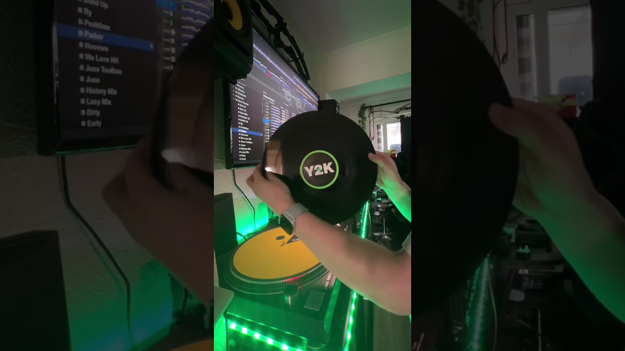 Mum mixing Hard House on Vinyl and Digital @mixinmum