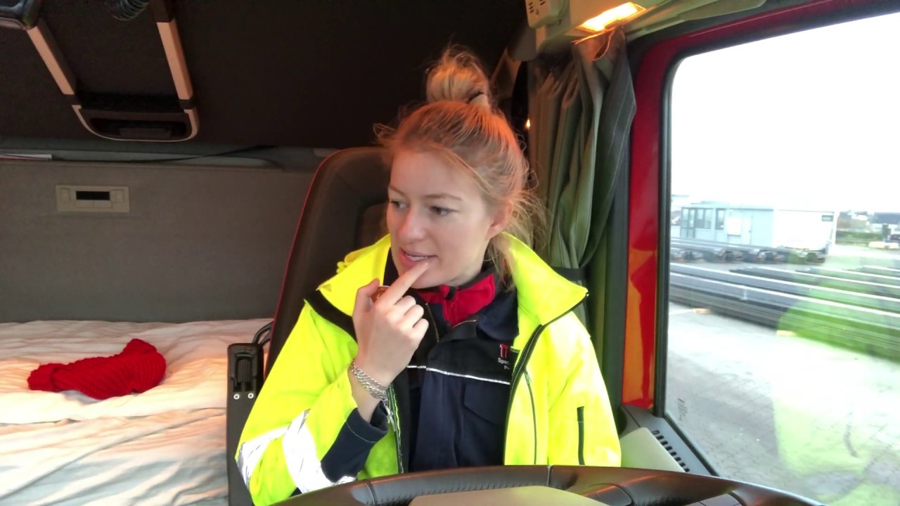 Ostatni załadunek w 2018, Last pick up in 2018 - Iwona Blecharczyk Trucking Girl