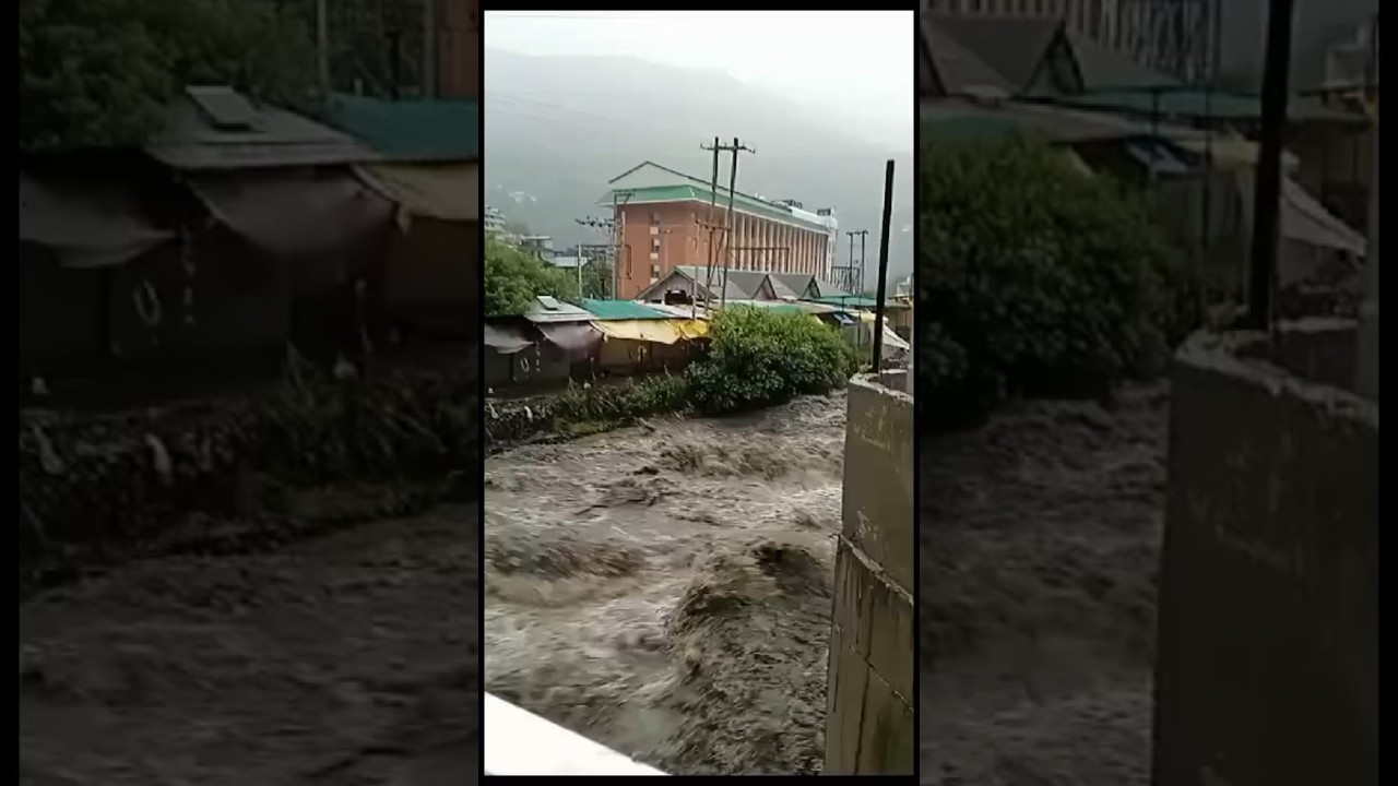 Floods in kullu😱😱😰#shorts#kullu#floods #heavyrain #kullumanali