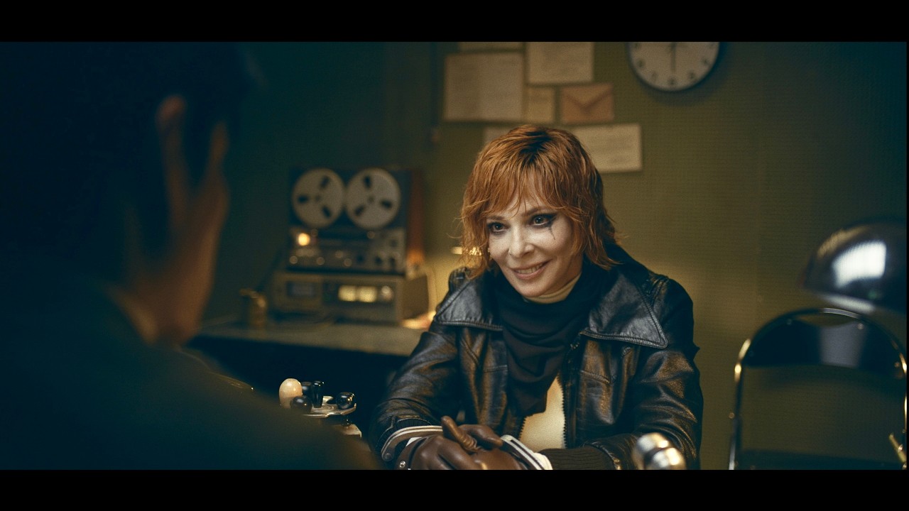 Myl&egrave;ne Farmer - Des lols et des quoi (Clip Officiel)