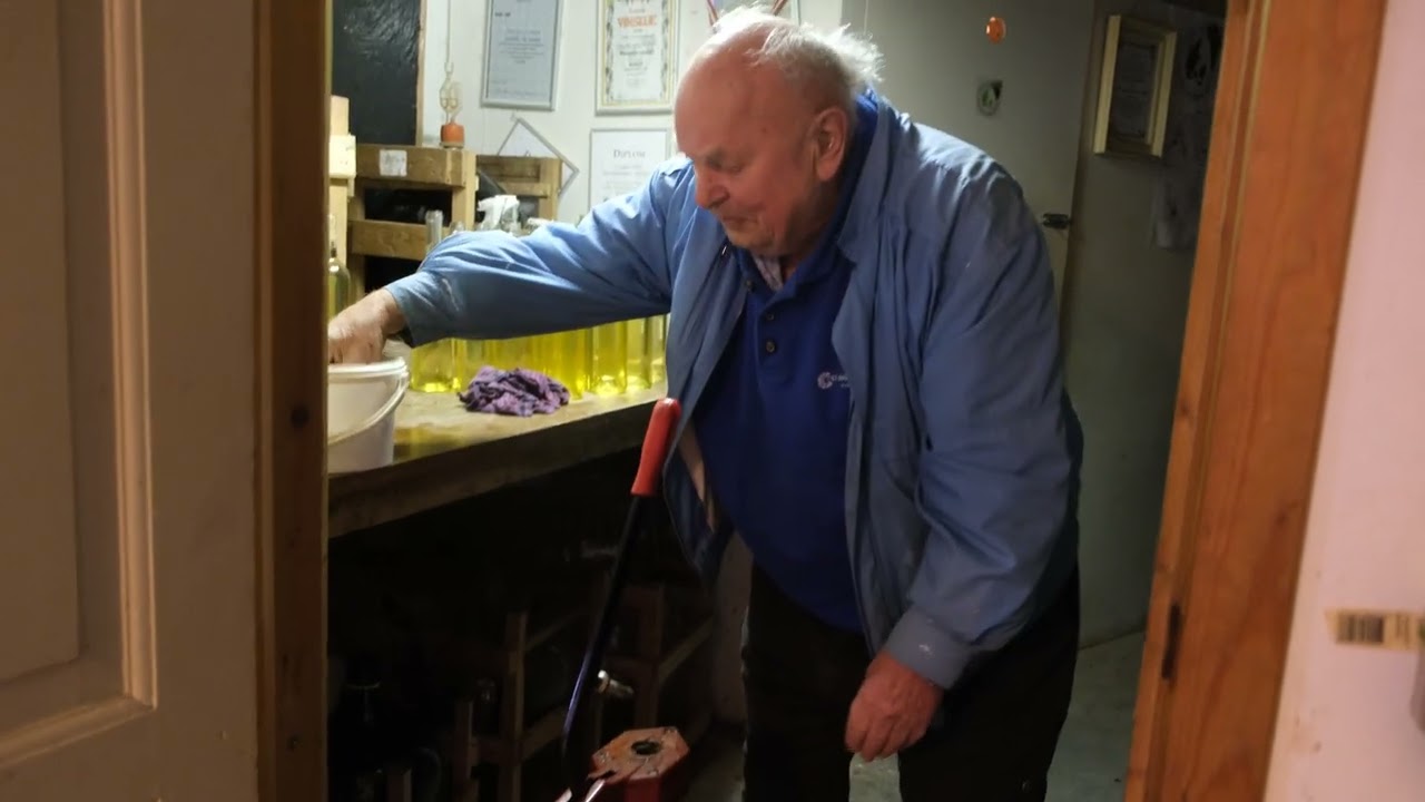 Samsø - Vinavler Niels Tønnesen propper hvidvin årgang 1921