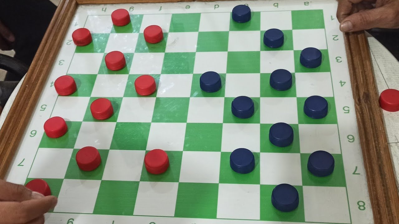 🎯 عبدالسلام يدخل بثقة… وعلال الصياد يبحث عن الضربة القاضية في اللعبة الداما #checkers #الضامة #