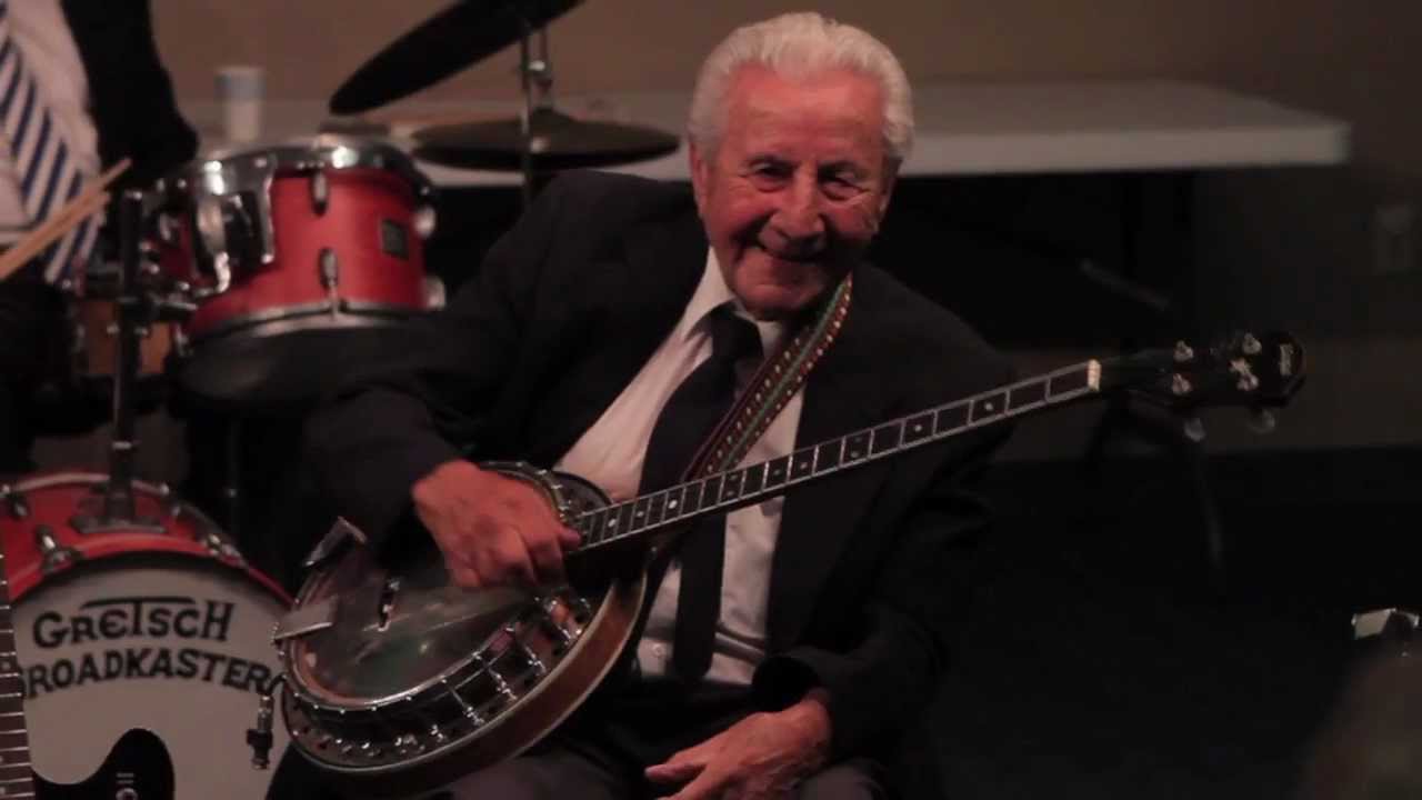 92-year old banjo player blazes through a Jazz medley on his Vega plectrum.