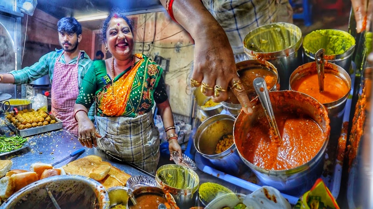 India’s Most Famous Chachi Ji ka Vadapav & Dabeli | Hyderabad’s Best Vadapav | Street Food India