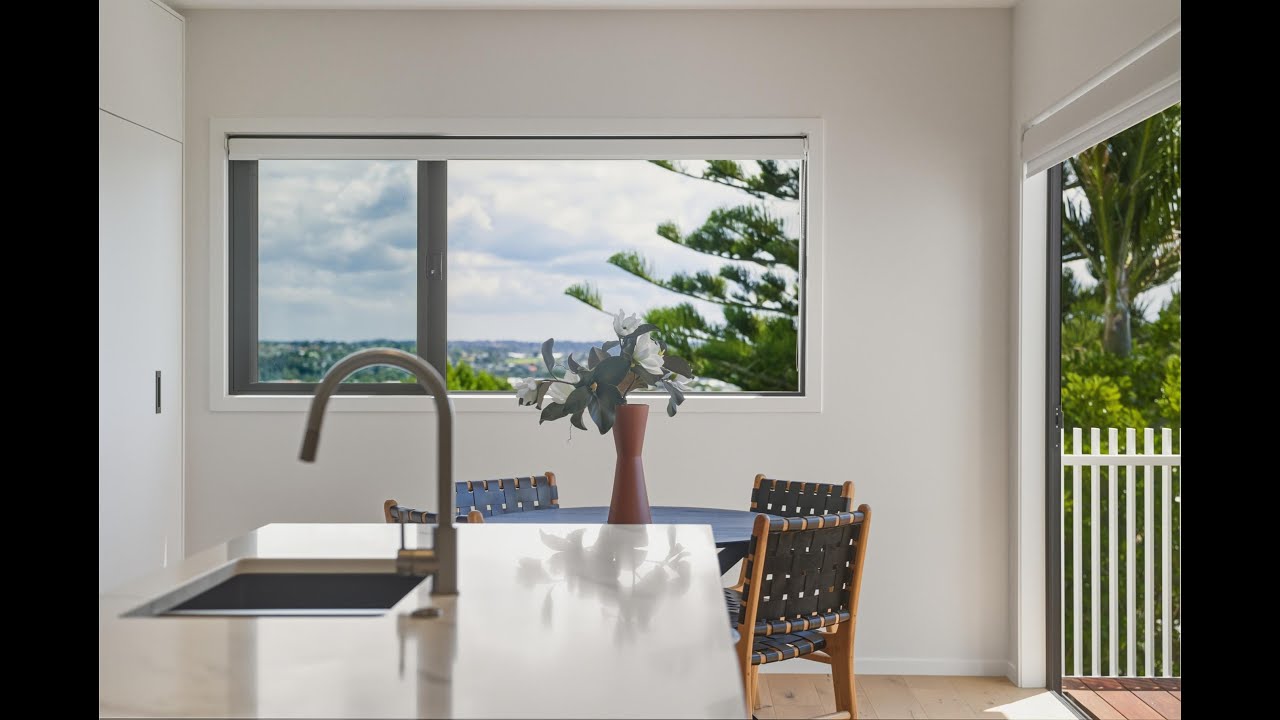 85a Awaroa Road, Sunnyvale by Diego Traglia & Jason Cooper
