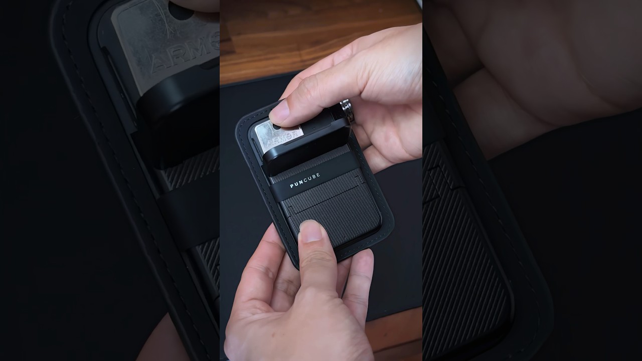 This slim wallet has a built-in key holder #puncube #minimalwallet #slimwallet #unboxing #edc
