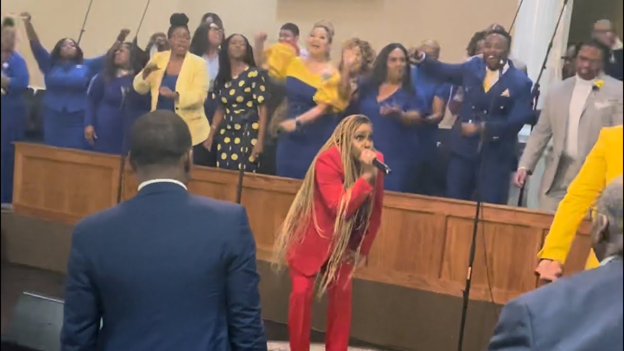 Psalmist Nakitta Foxx leading “Somehow I Made It,” with Brian Dunlap & 1Purpose