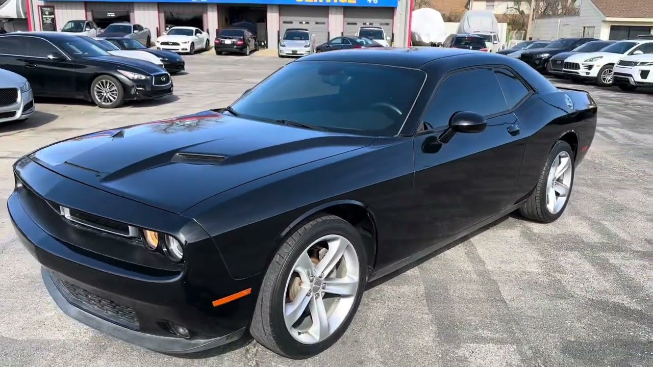 Обзор и тест-драйв Dodge Challenger SXT 2016 года за 15 900 долларов.