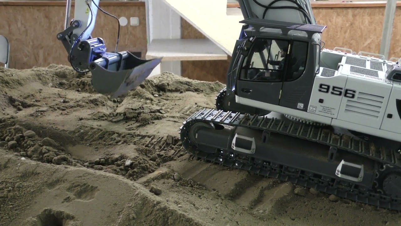 Liebherr 956 cleans the construction site