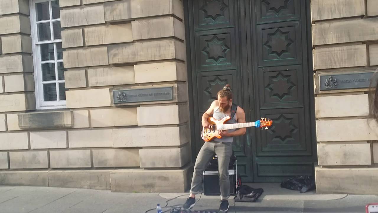 Amazing bass player/beat boxer (Wojtek Gasiorowski) @ the Edinburgh Fringe 2015