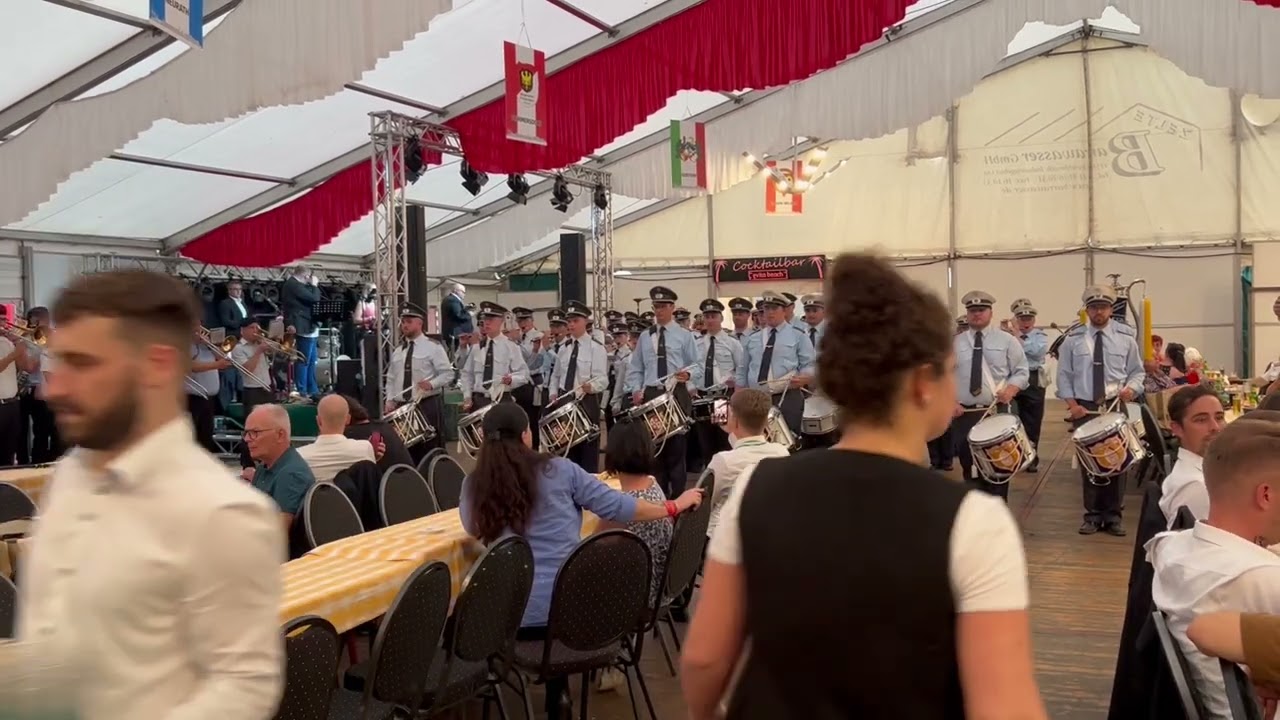 Schützenfest Grevenbroich 2024, Deutschlands Waffenehre, Tambourcorps Neuenhausen und Elsen