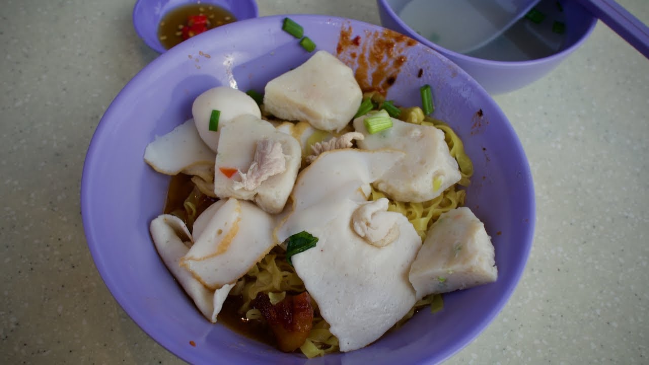 Amazing old-school FISHBALL NOODLES (鱼圆面) at Tiong Bahru Market! (Singapore street food)