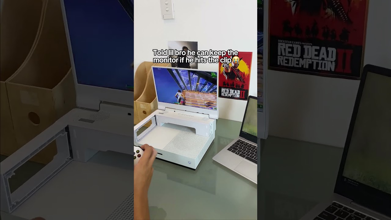 The monitor makes your console portable 🤯