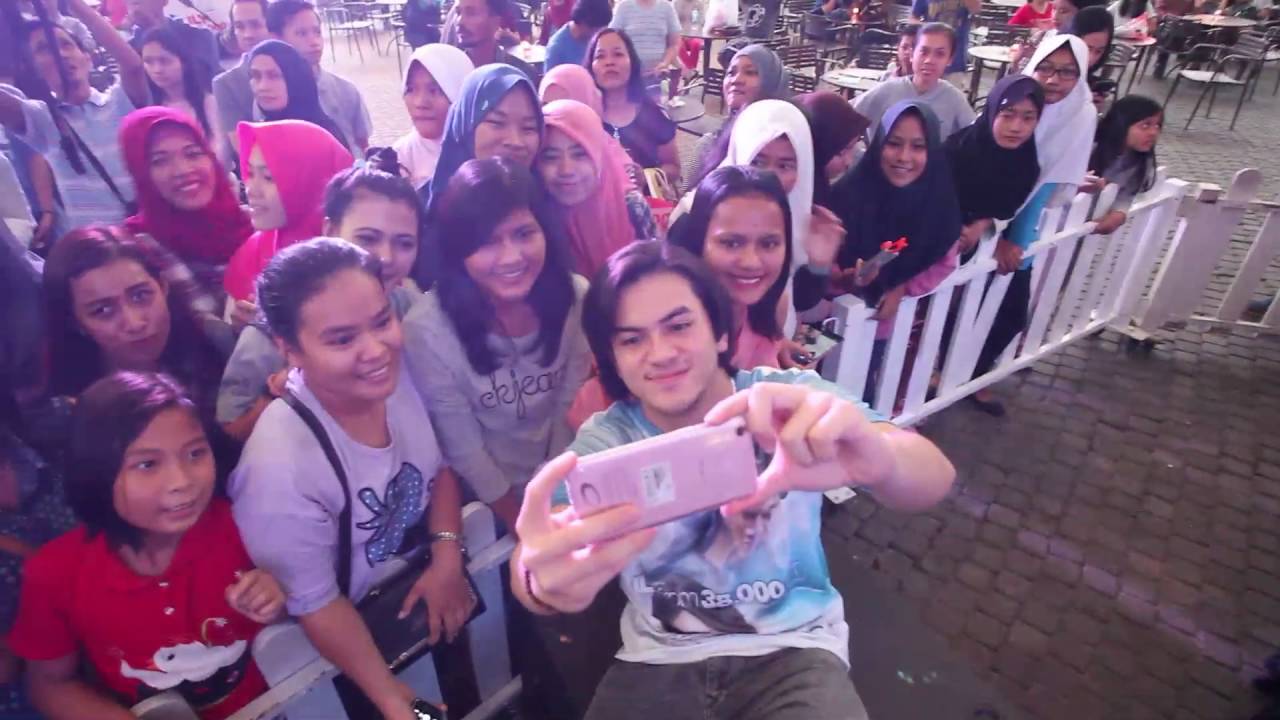PROMO ROADSHOW ILY FROM 38000 FT at SUMMARECON MALL SERPONG